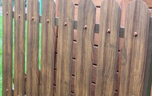 Возможная комплектация деревянного забора из штакетника