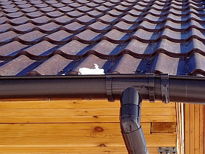 Пластиковый водоотлив для крыши