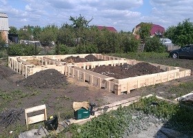 Ленточный фундамент на ж/б сваях, СНТ "Любитель" Ленточный фундамент на ж/б сваях, СНТ "Любитель"